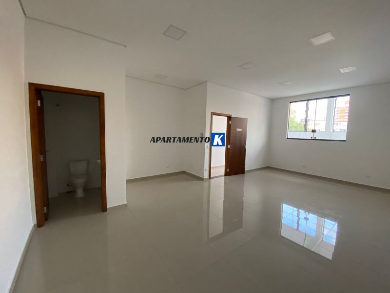 Sala Comercial - LOCAÇÃO - 35m² - Porcelanato - Sala Nova - c/ Elevador - Próximo à Clínicas e Burger King do Centro, Guarulhos, SP